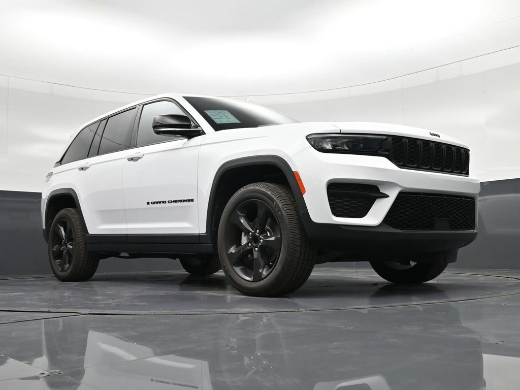 Used 2022 Jeep Grand Cherokee Altitude RWD image 42