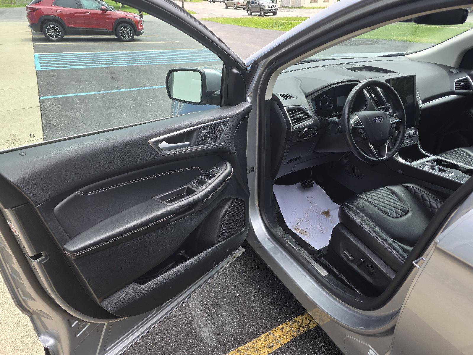 Used 2024 Ford Edge Titanium AWD/4WD image 10
