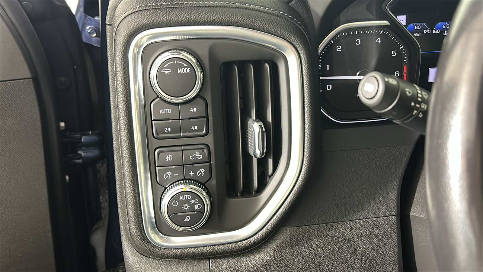 Used 2022 GMC Sierra 1500 Denali w/ Driver Alert Package II AWD/4WD image 23