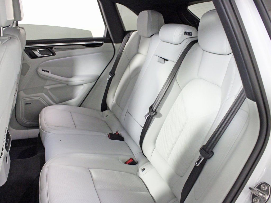 Certified 2025 Porsche Macan image 35