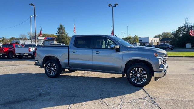 Used 2024 Chevrolet Silverado 1500 LT AWD/4WD image 2