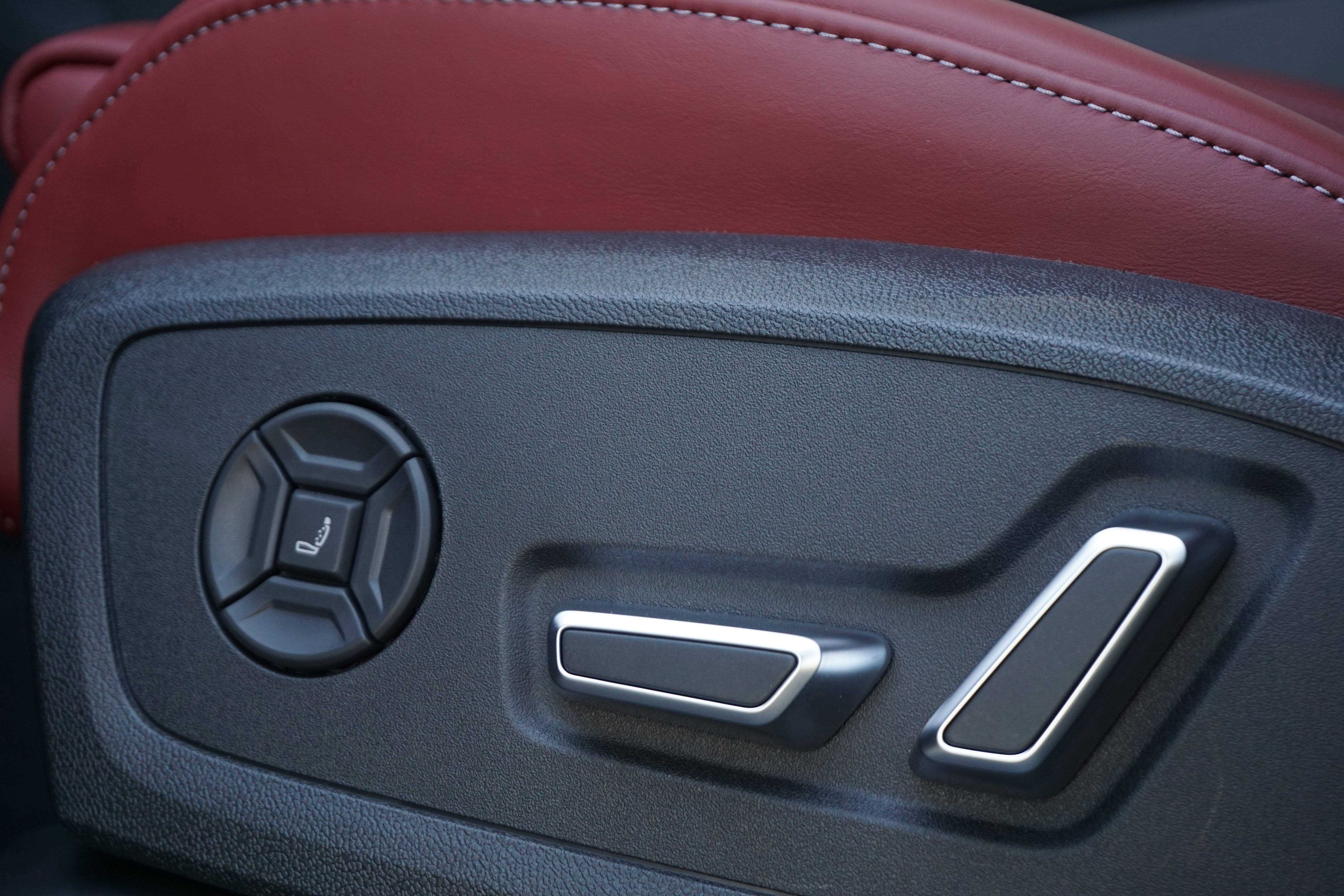 New 2025 Audi SQ6 e-tron Premium Plus image 10