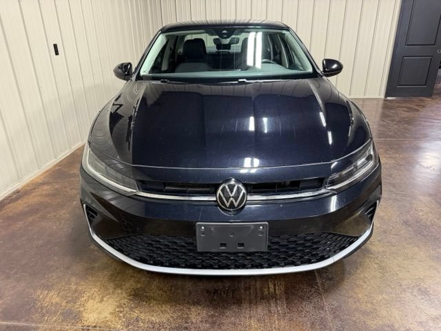 Used 2025 Volkswagen Jetta SE FWD image 2
