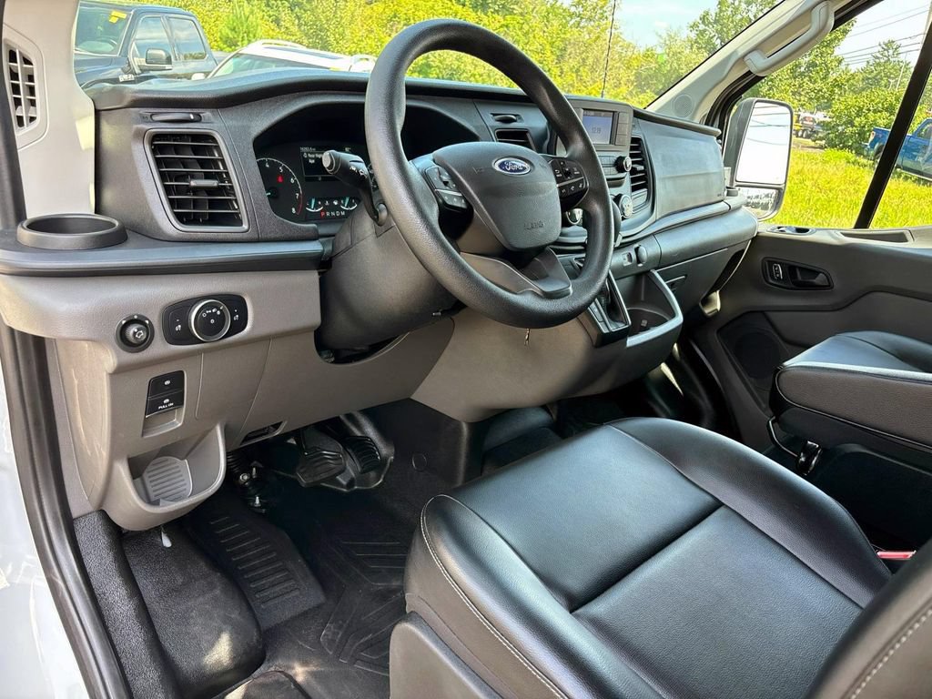Used 2024 Ford Transit 250 Low Roof RWD image 9