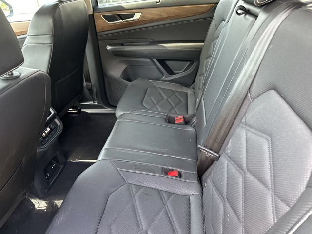 Used 2025 Volkswagen Atlas SE AWD/4WD image 15