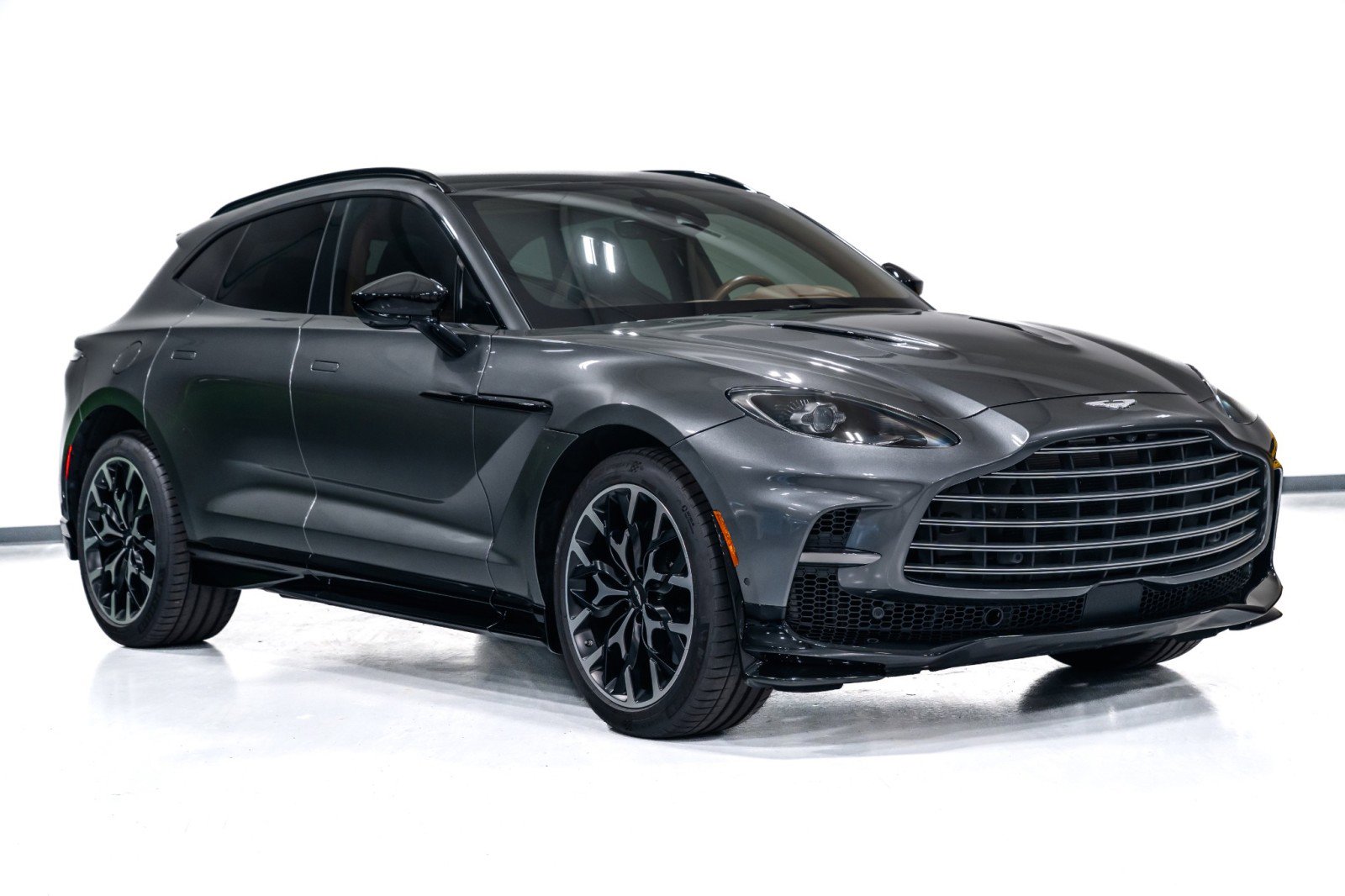Used 2023 Aston Martin DBX 707 image 2
