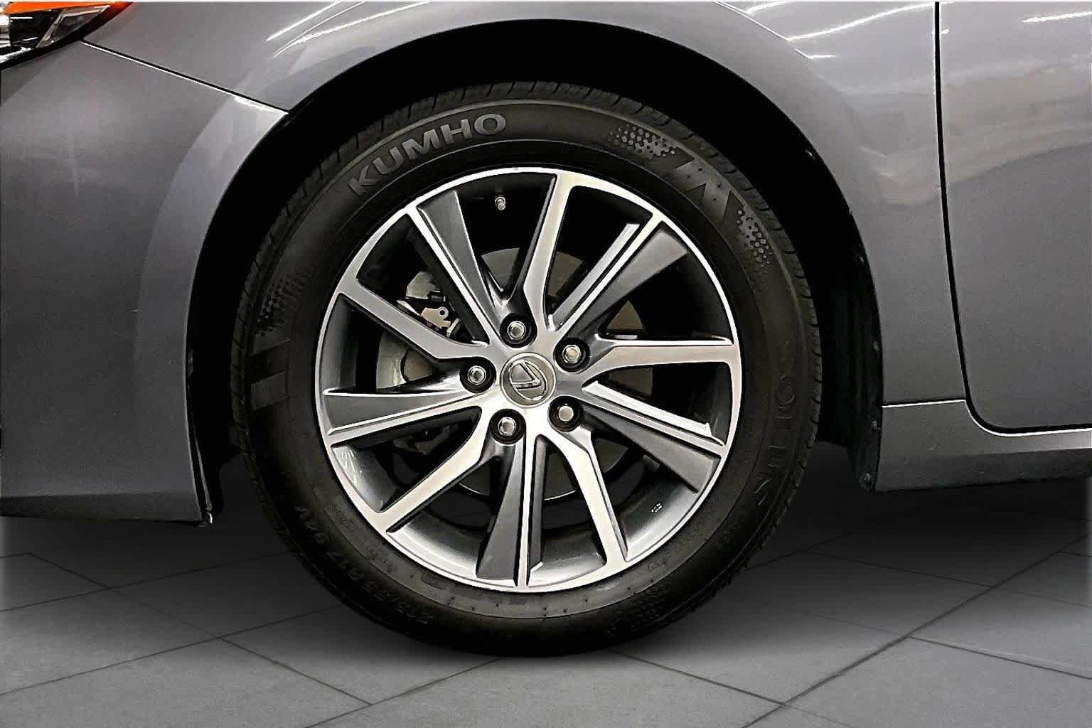 Used 2016 Lexus ES 300h w/ Luxury Package w/Wood Trim FWD image 10