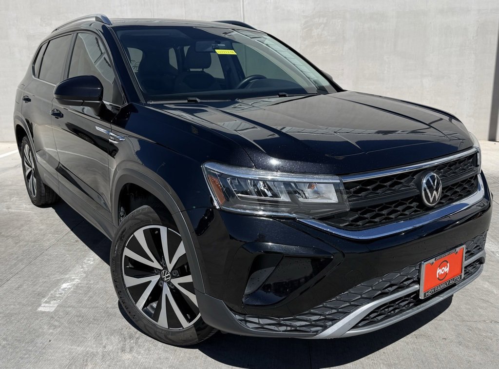 Used 2022 Volkswagen Taos SE image 1