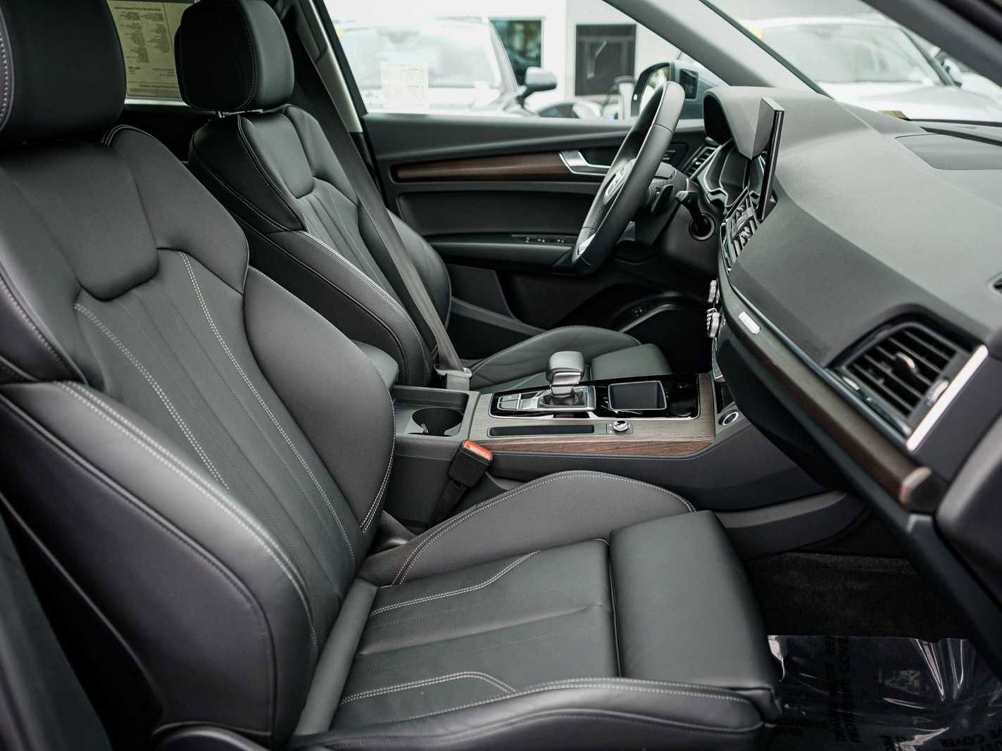 Used 2023 Audi Q5 e Premium w/ Convenience Package image 16