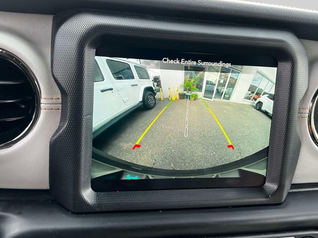 Used 2022 Jeep Wrangler Unlimited Sahara AWD/4WD image 30