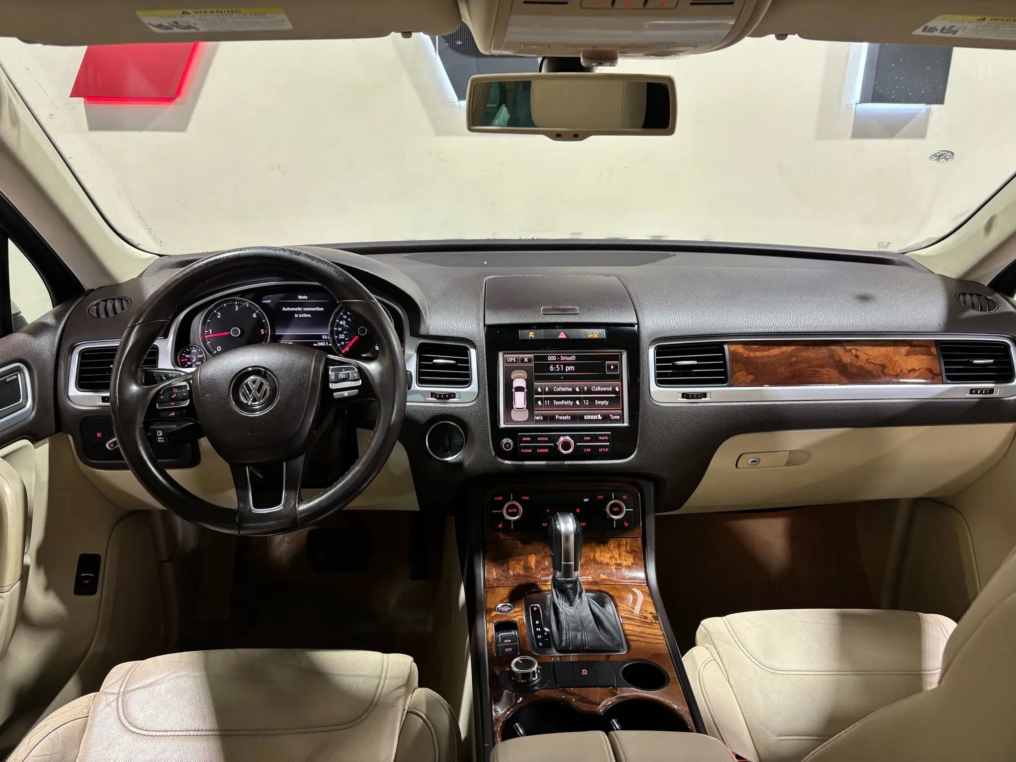 Used 2011 Volkswagen Touareg Executive image 17