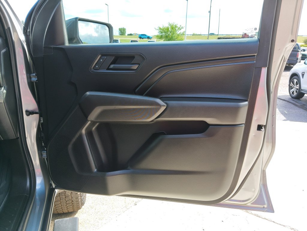 Used 2025 Chevrolet Colorado Trail Boss AWD/4WD image 14
