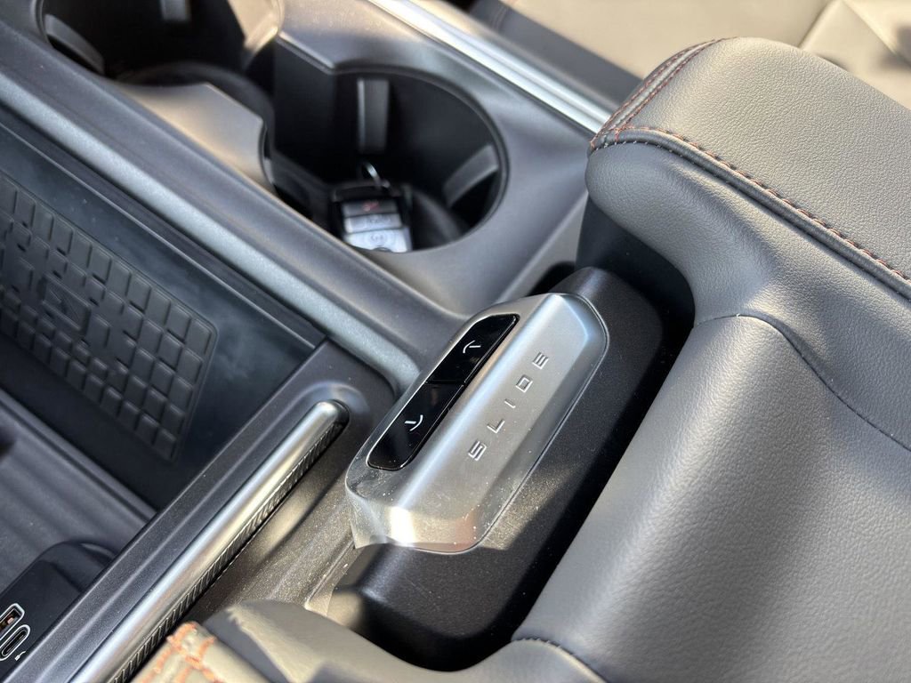 New 2025 Ford Expedition Active image 25