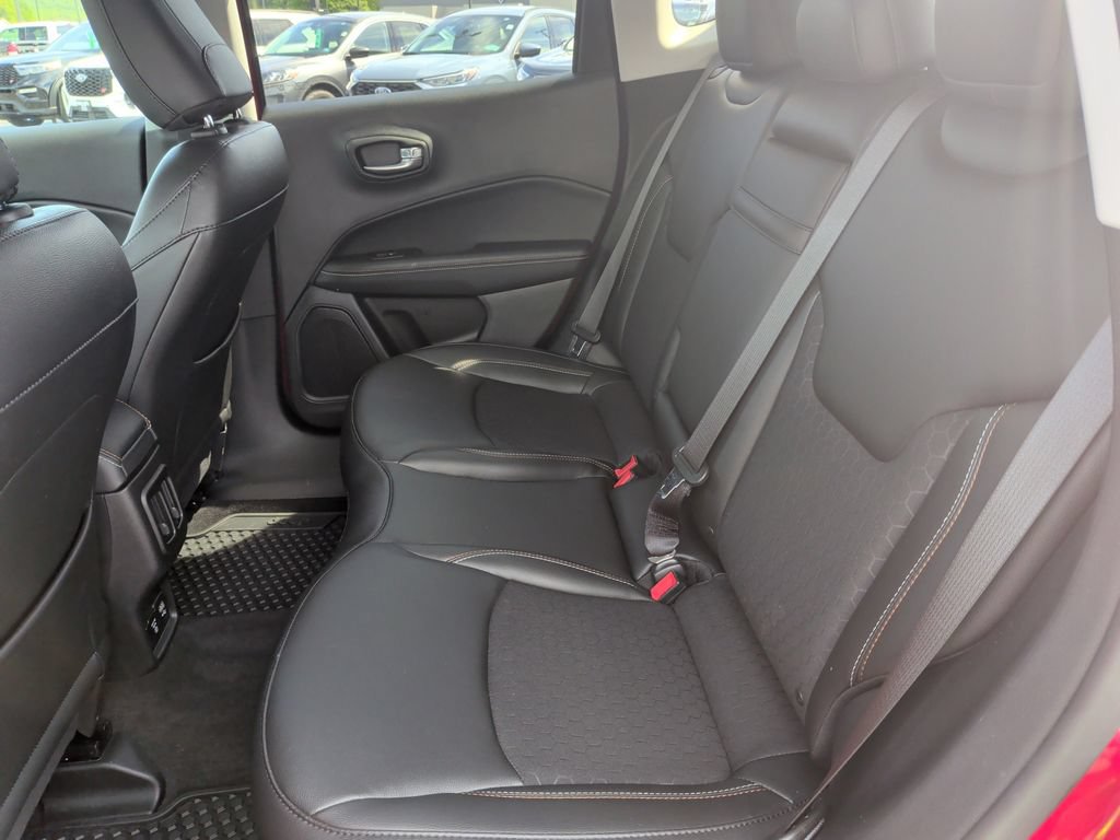 Used 2019 Jeep Compass Latitude w/ Popular Equipment Group AWD/4WD image 6