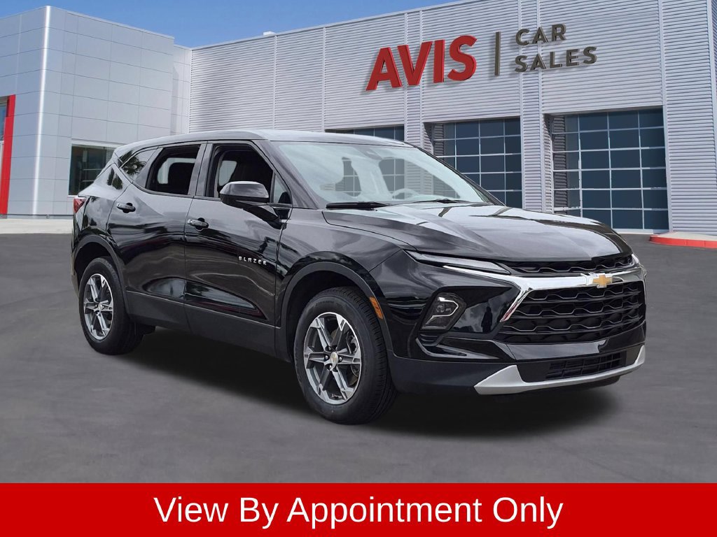 Used 2025 Chevrolet Blazer LT FWD image 3