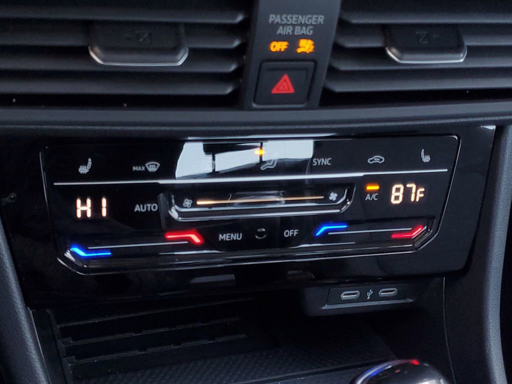 Used 2025 Volkswagen Jetta SE image 23