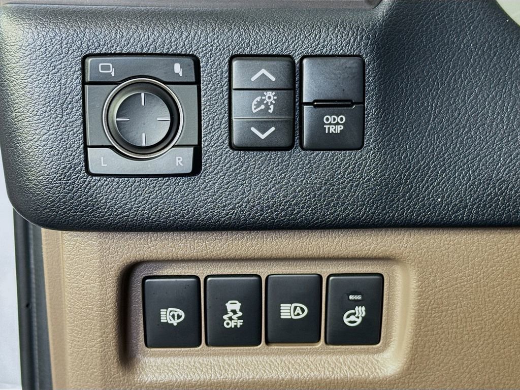 Used 2023 Lexus GX 460 Premium w/ Accessory Package AWD/4WD image 10
