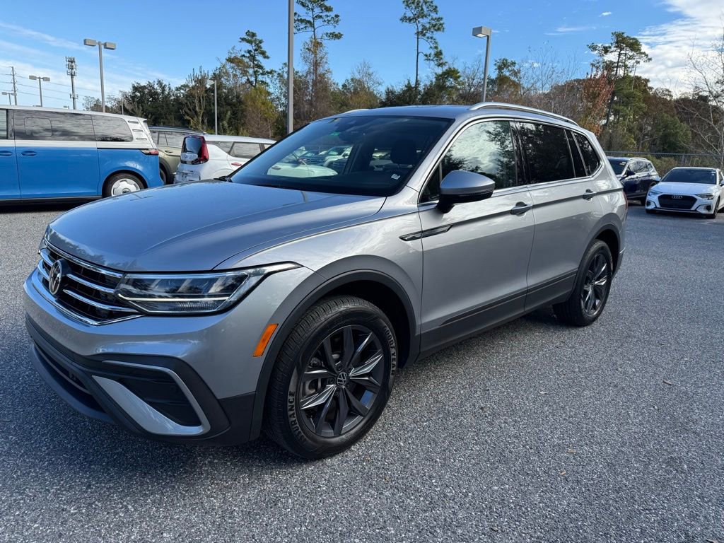 Used 2023 Volkswagen Tiguan SE image 1