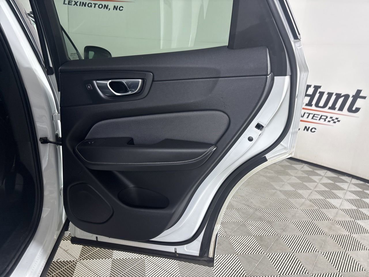 Used 2020 Volvo XC60 T5 R-Design AWD/4WD image 24