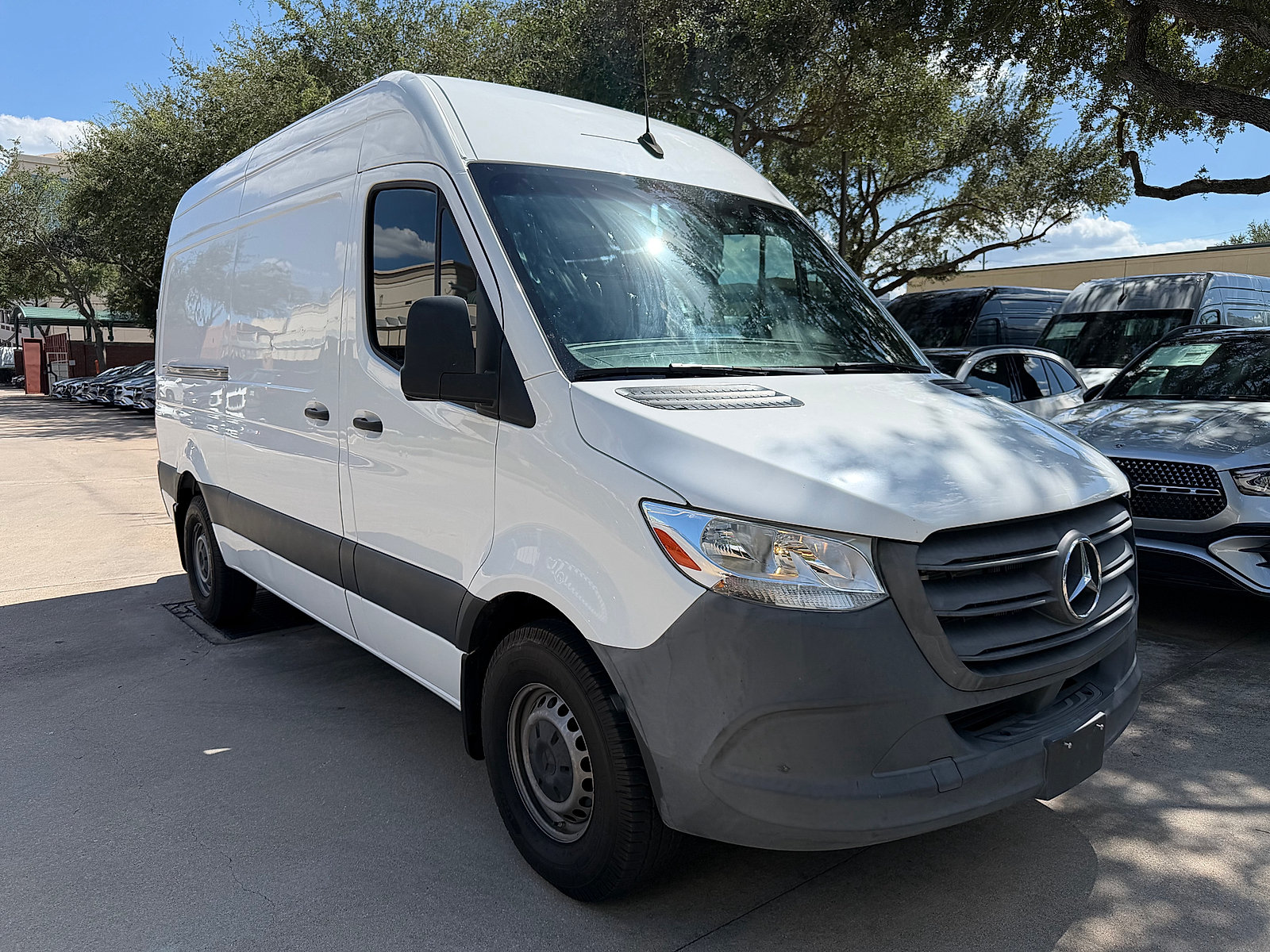 Used 2021 Mercedes-Benz Sprinter 2500 image 3