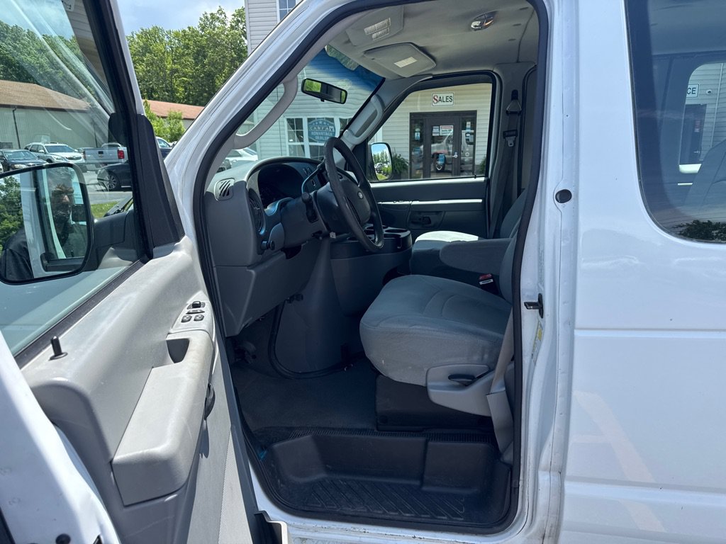 Used 2007 Ford E-350 and Econoline 350 XL RWD image 9