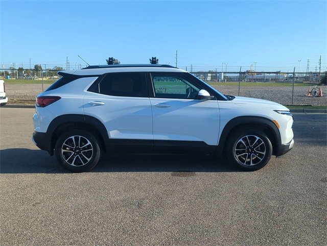 Used 2025 Chevrolet TrailBlazer LT w/ Driver Confidence Package image 2