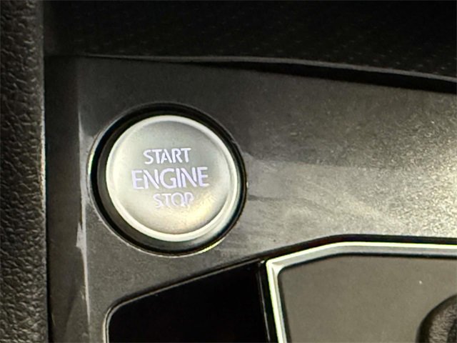 Used 2019 Volkswagen Tiguan S image 24