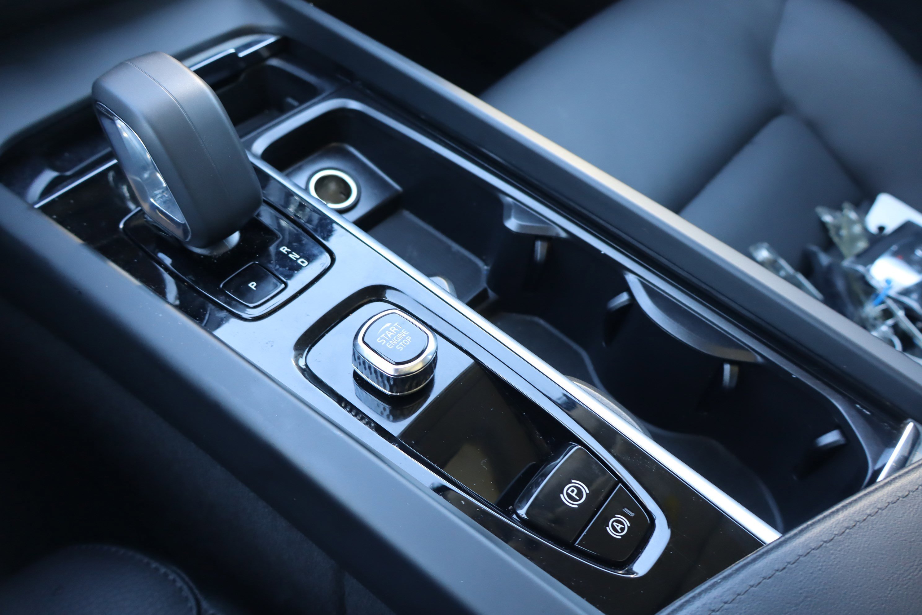 Used 2025 Volvo XC60 B5 Plus image 28