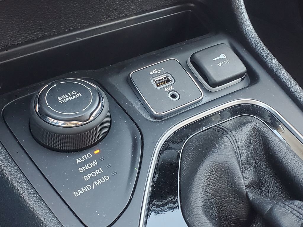 Used 2019 Jeep Cherokee Limited image 28