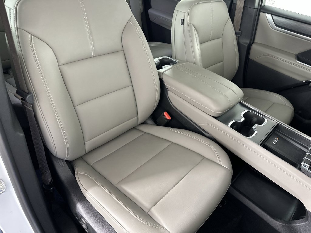 Used 2026 GMC Acadia Elevation w/ Elevation Premium Package FWD image 32