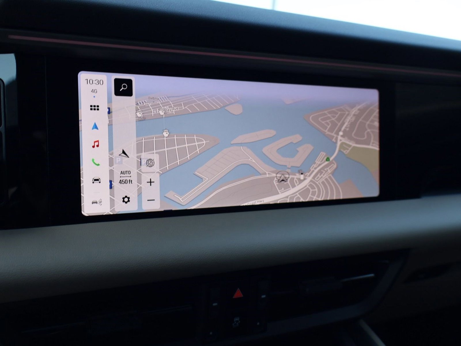Certified 2025 Porsche Macan Electric RWD image 18