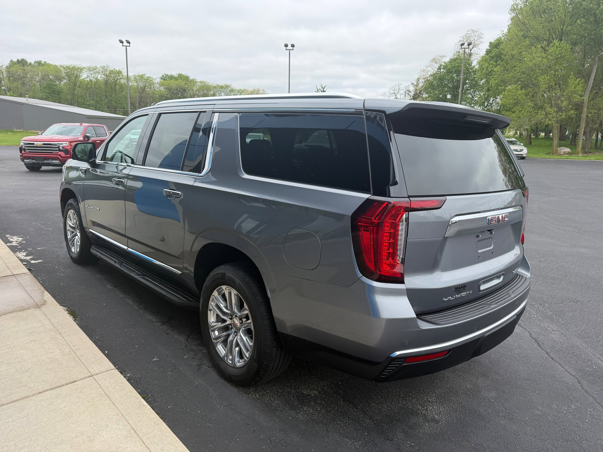 Used 2021 GMC Yukon XL SLT w/ SLT Premium Package AWD/4WD image 11