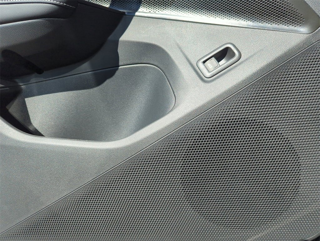 New 2026 Volkswagen Tiguan SE R-Line image 33