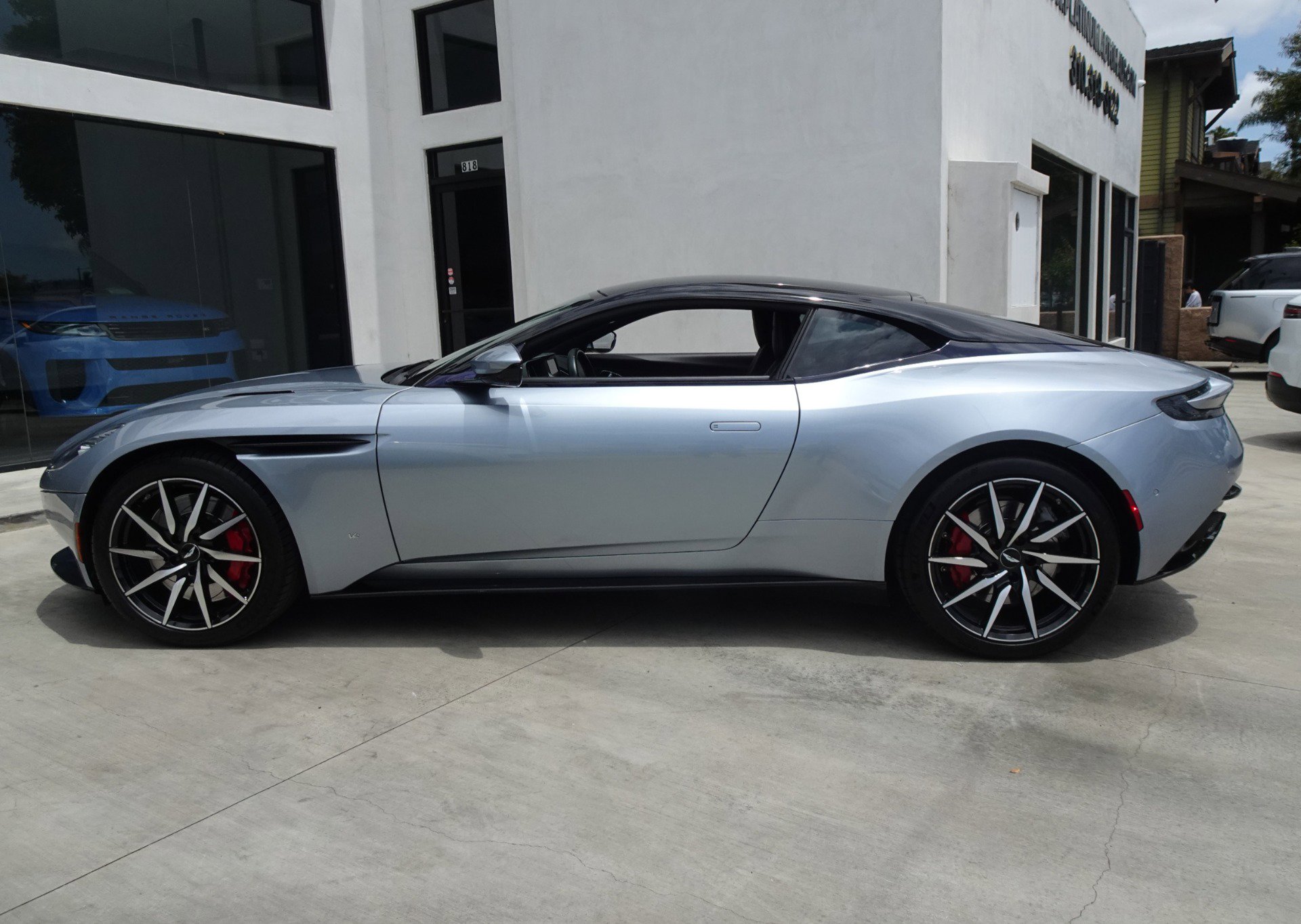 Used 2018 Aston Martin DB11 V12 RWD image 3