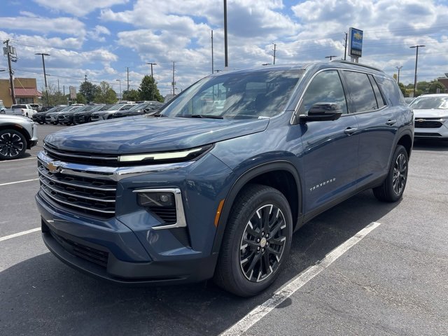 New 2026 Chevrolet Traverse LT w/ Sun and Wheel Package image 3