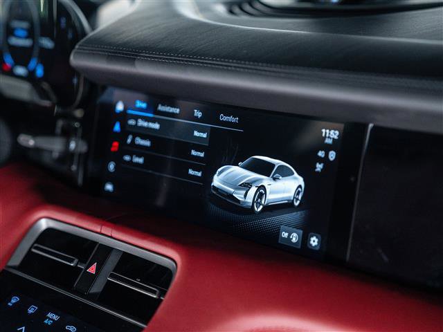 Certified 2025 Porsche Taycan 4S image 27