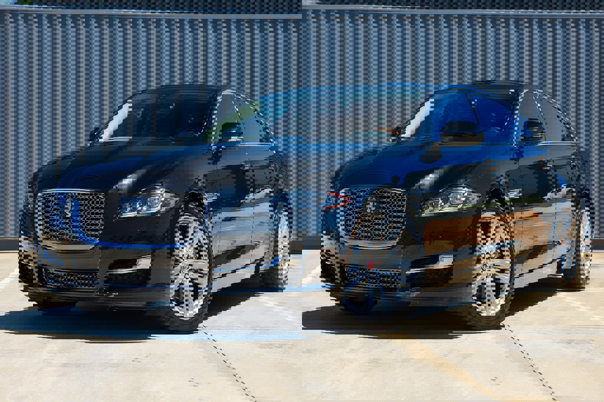 Used 2017 Jaguar XJ L Portfolio image 1