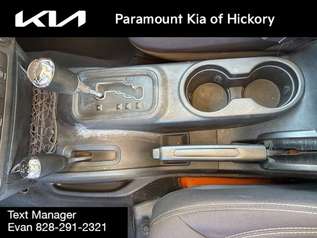 Used 2013 Jeep Wrangler Unlimited Rubicon w/ Connectivity Group image 18