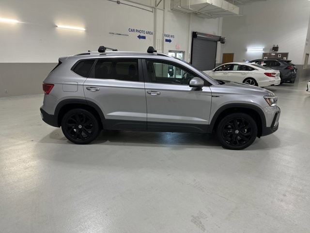 Certified 2023 Volkswagen Taos SE image 10
