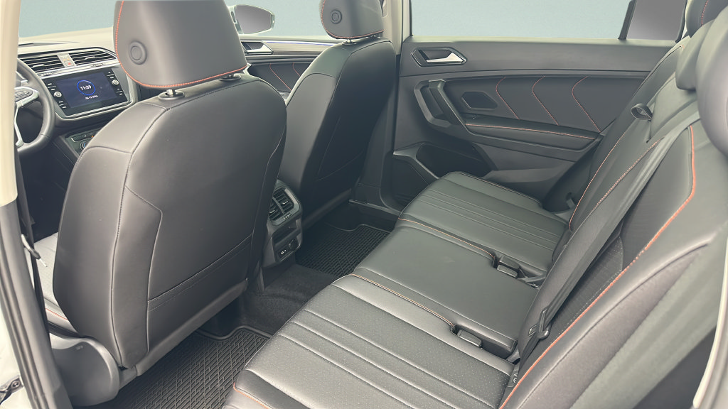 Used 2024 Volkswagen Tiguan Wolfsburg Edition AWD/4WD image 9