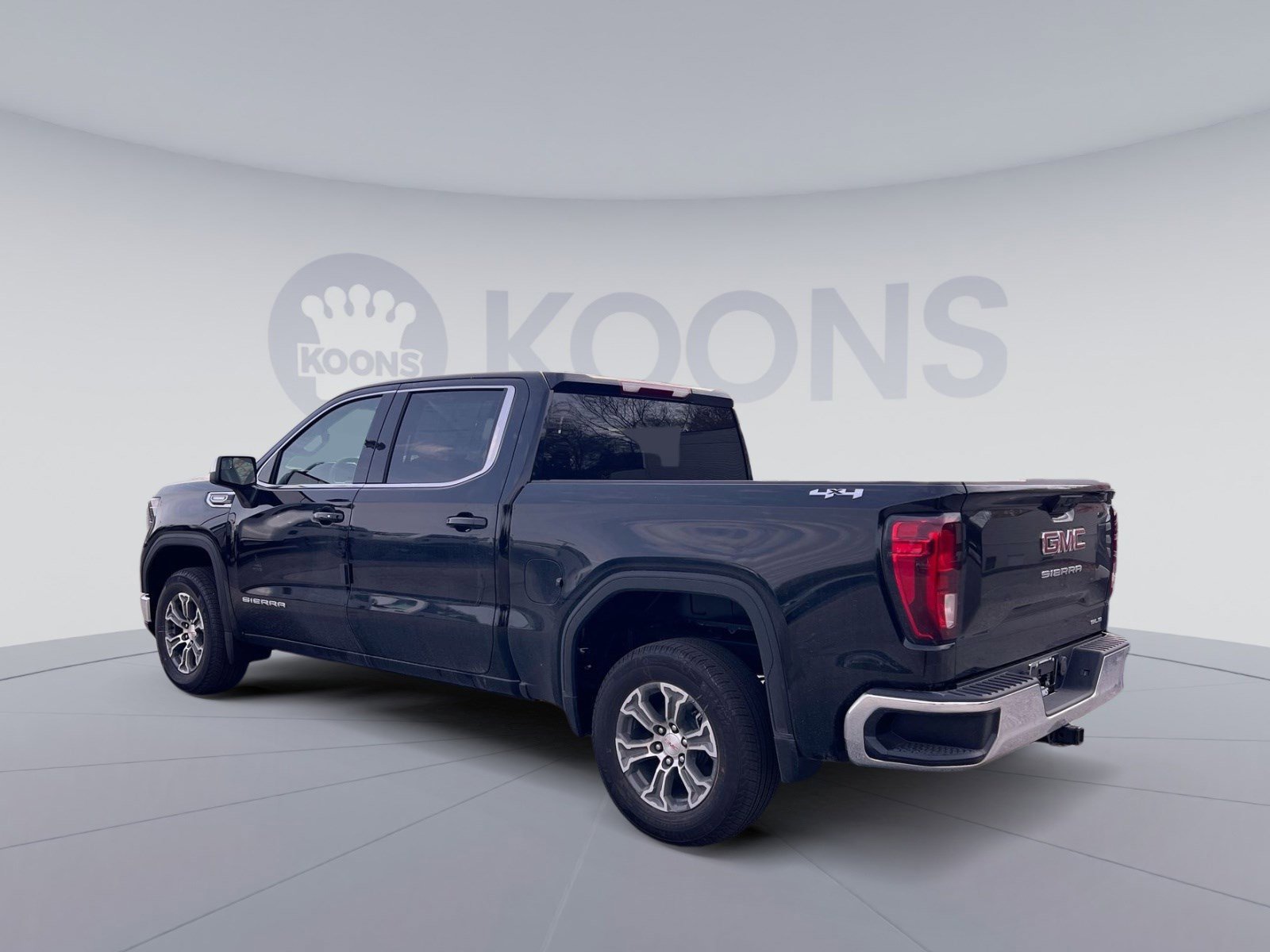 New 2026 GMC Sierra 1500 SLE image 4