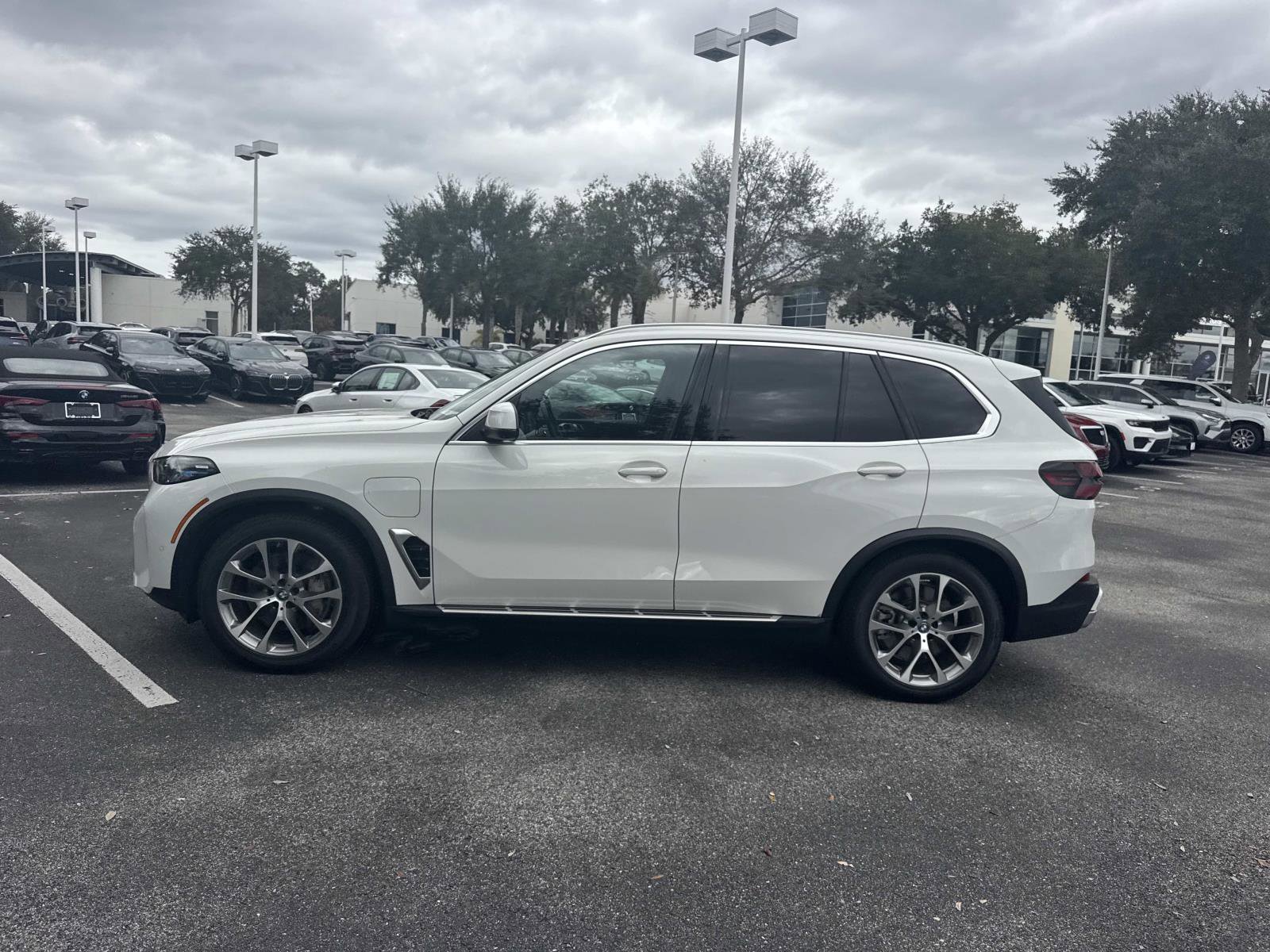 Used 2024 BMW X5 xDrive50e image 7