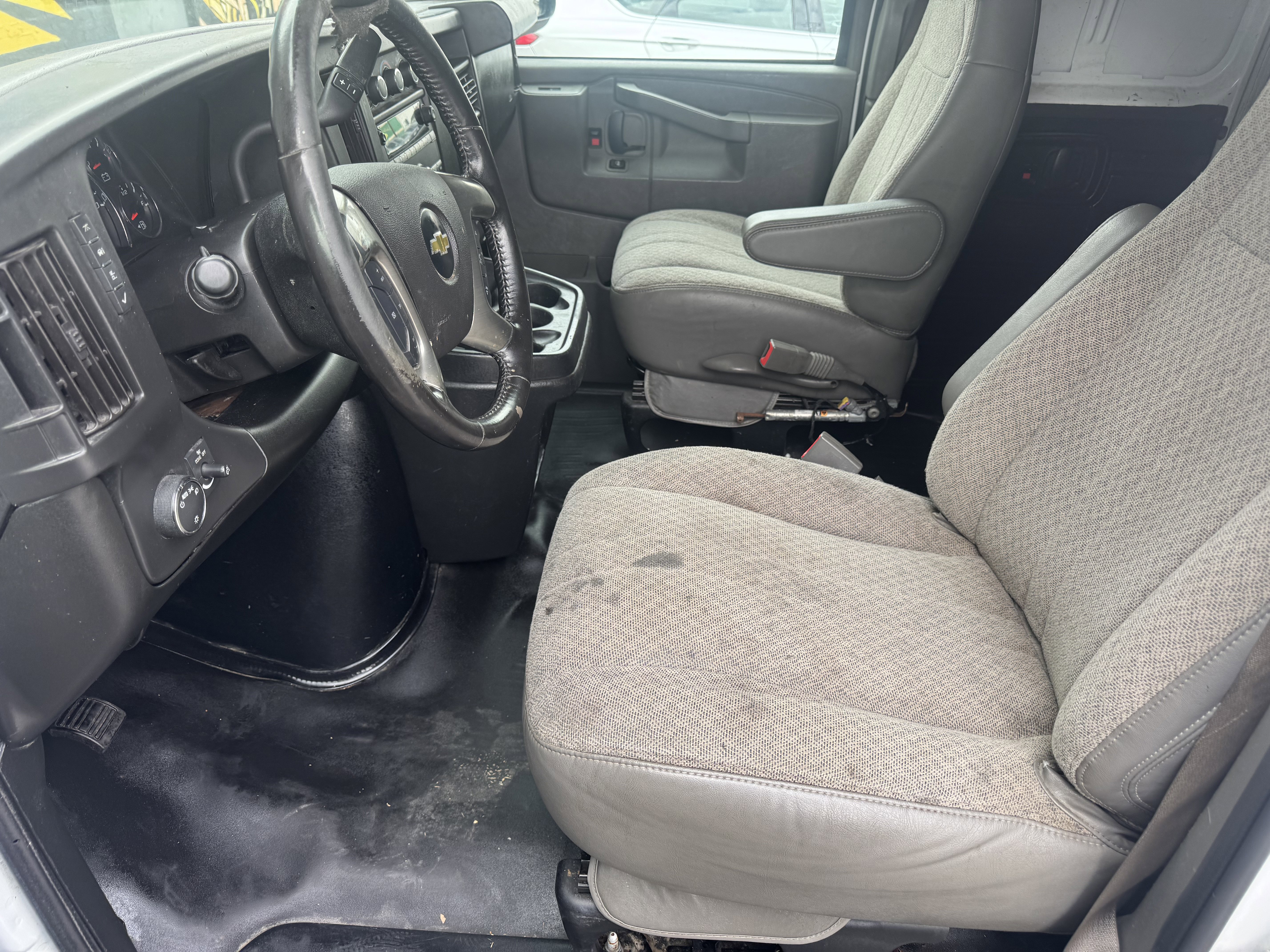 Used 2019 Chevrolet Express 2500 w/ Enhanced Convenience Package image 13