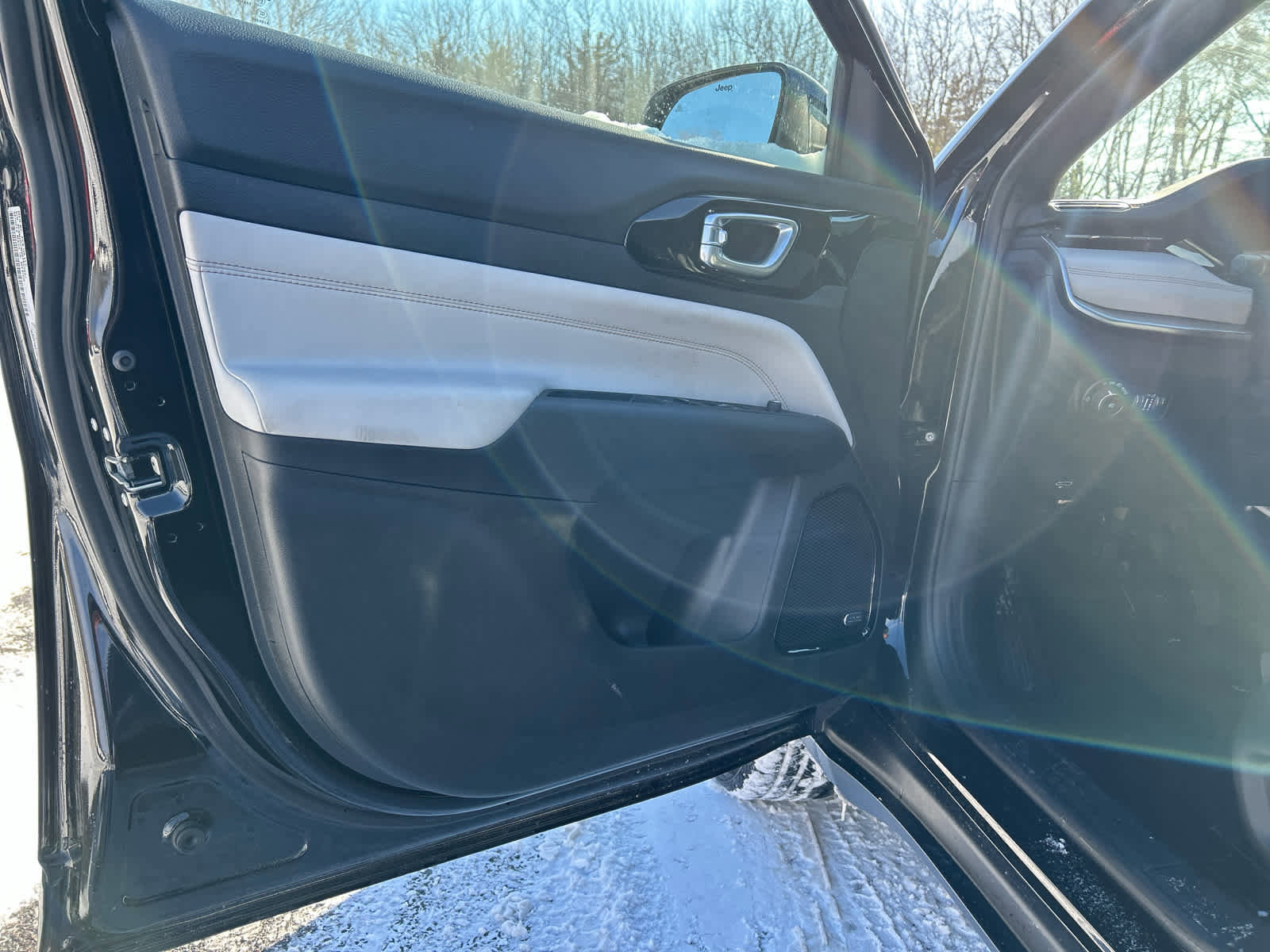 Used 2025 Jeep Compass Limited w/ Sun & Sound Group image 28