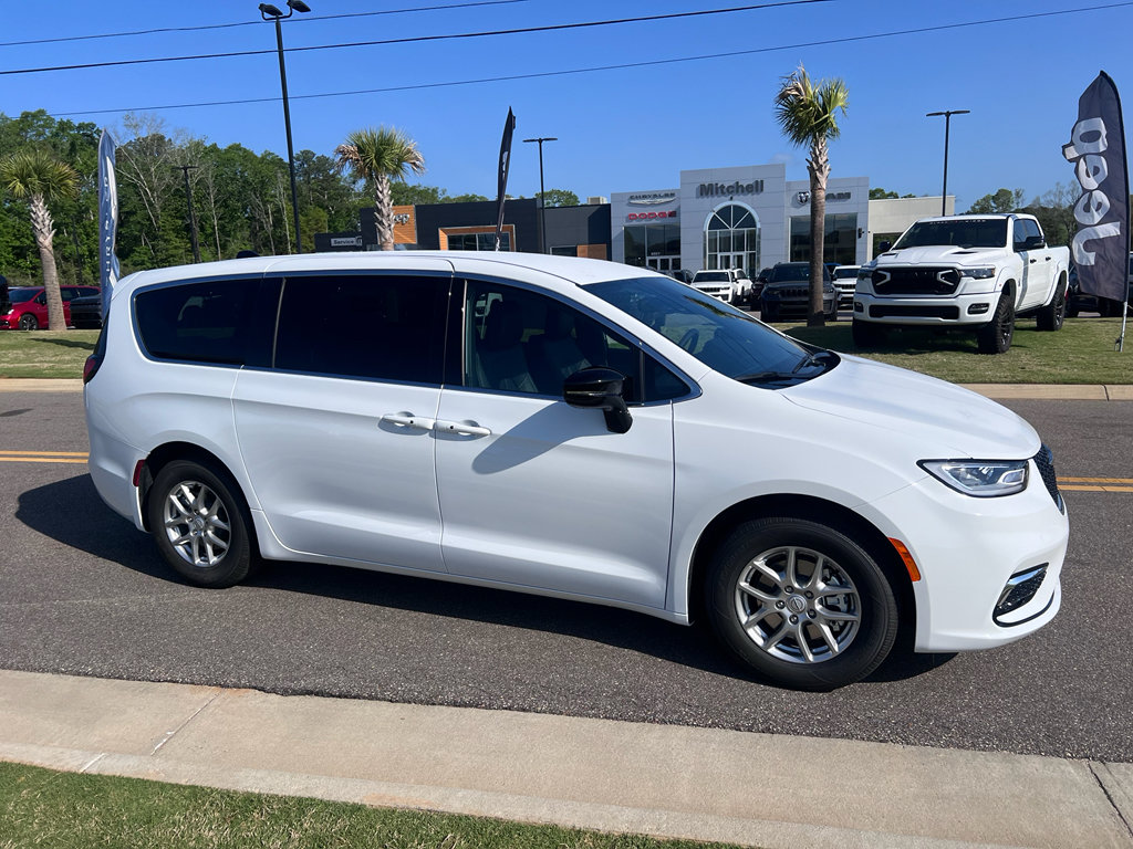 New 2026 Chrysler Pacifica Select FWD image 2
