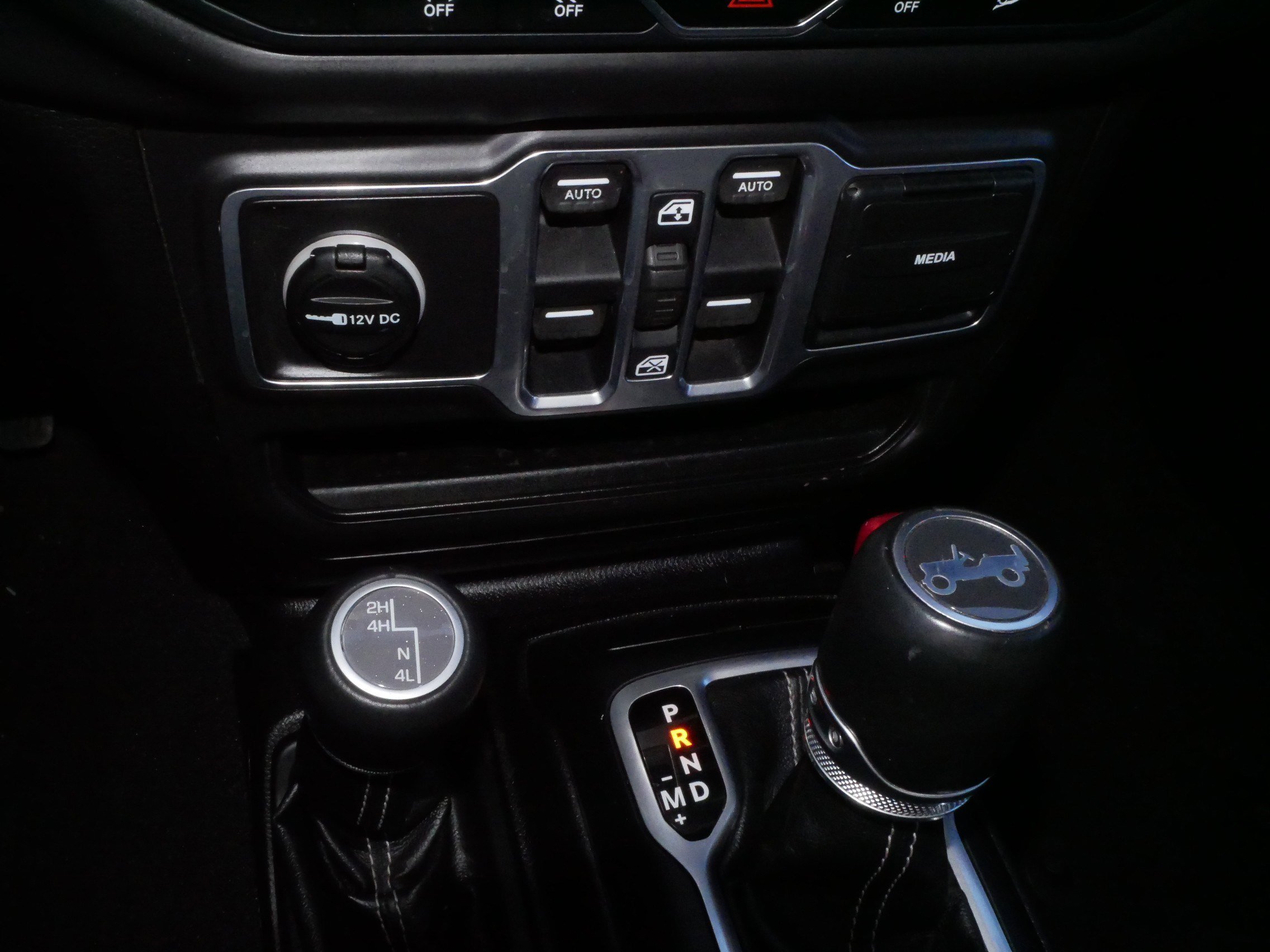 Used 2018 Jeep Wrangler Unlimited Sahara image 30