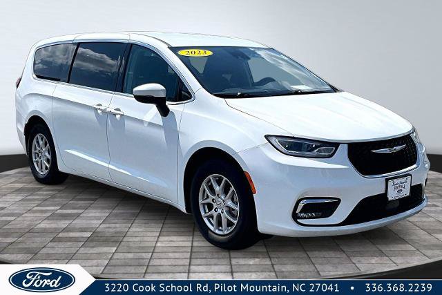Used 2023 Chrysler Pacifica Touring-L