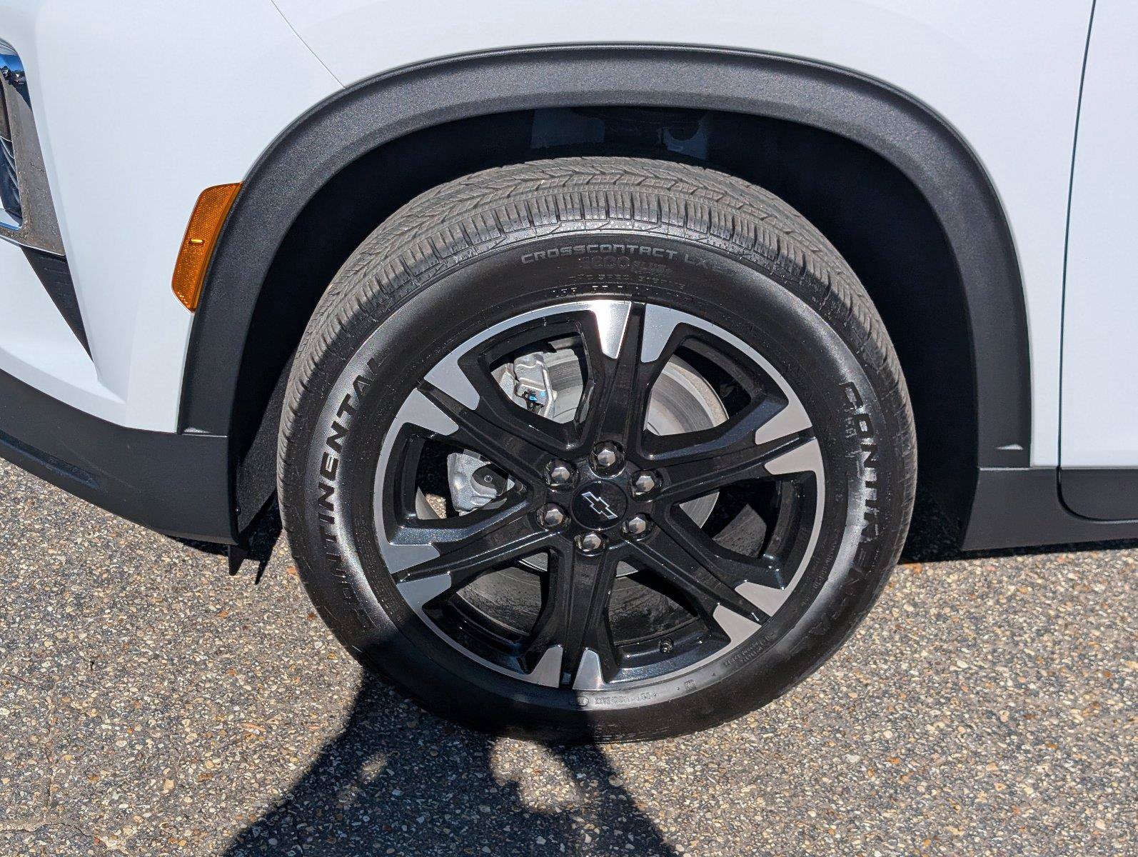 New 2027 Chevrolet Traverse LT w/ Driver Confidence Package FWD image 10