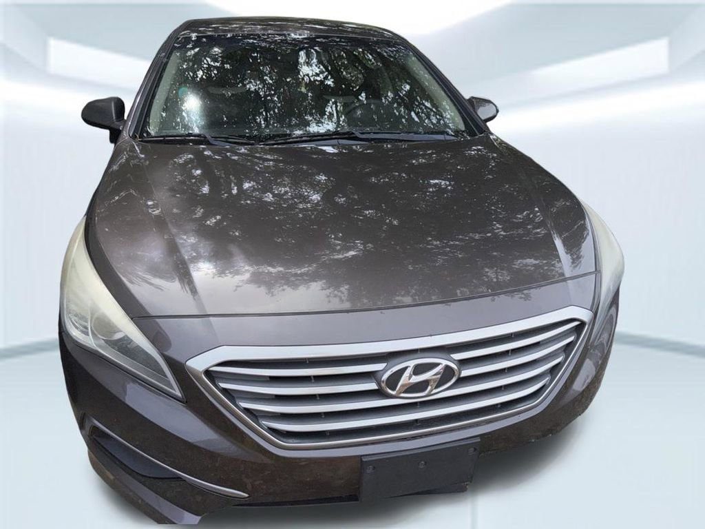 Used 2017 Hyundai Sonata SE image 2