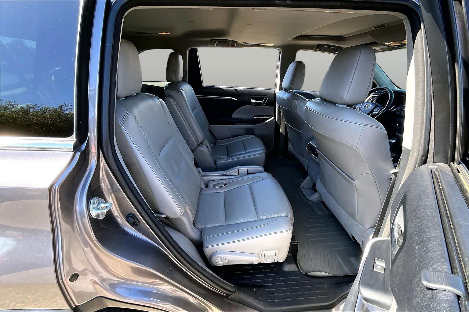 Used 2015 Toyota Highlander Limited AWD/4WD image 19